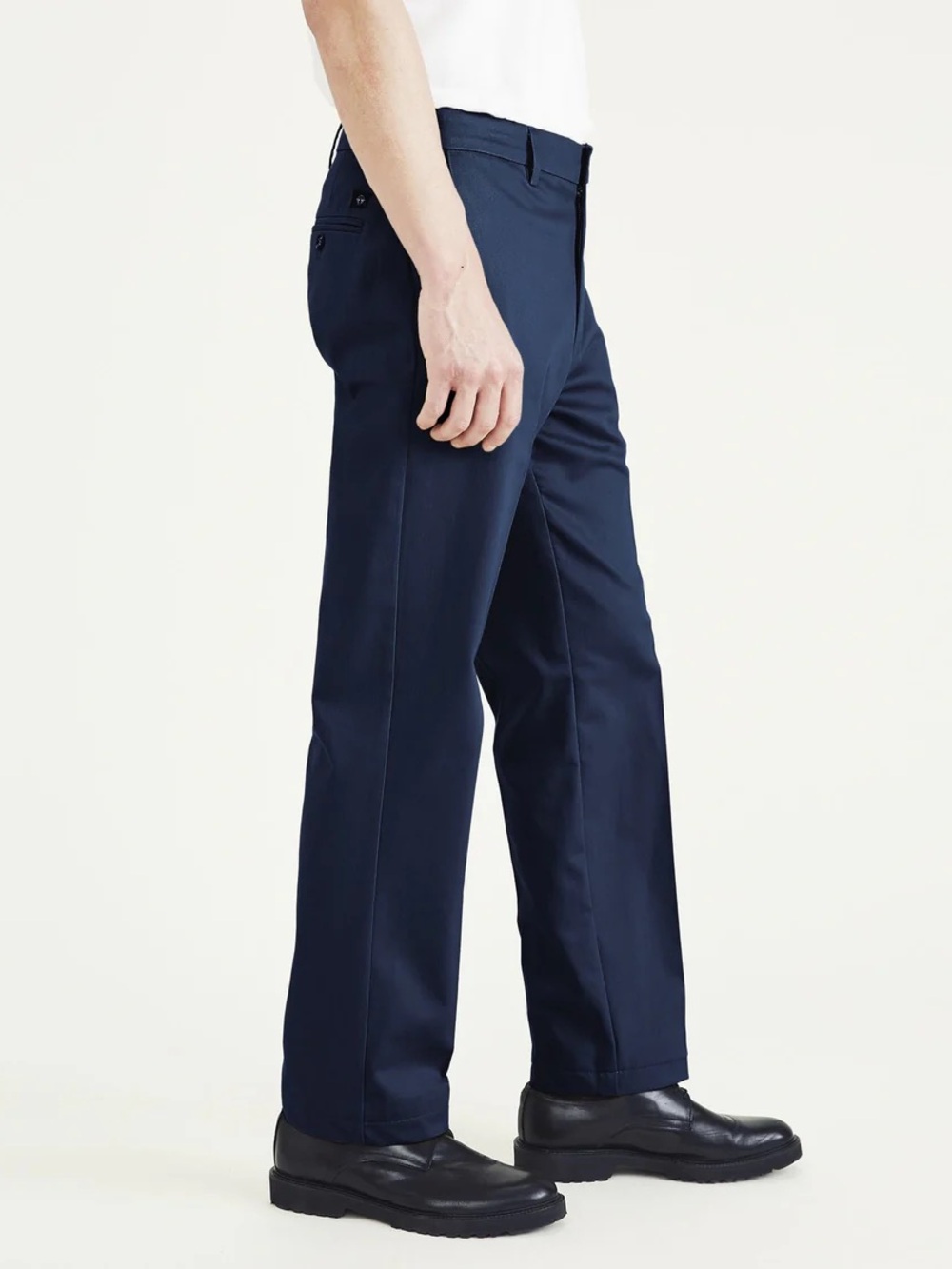 Dockers Men's Classic Straight-Leg Dress Pants in Navy size 31x32